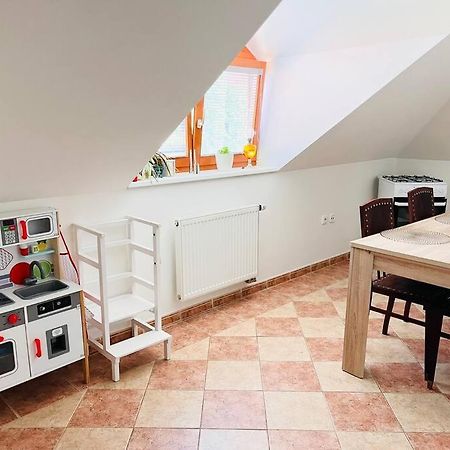Apartman Se Zahradou 20 Minut Do Centra Prahy Orech Luaran gambar