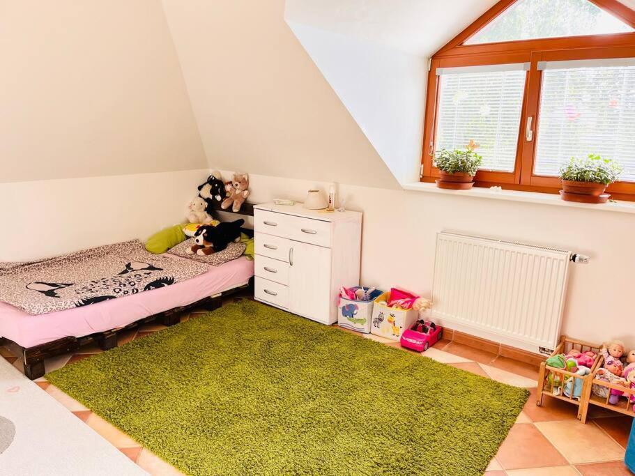 Apartman Se Zahradou 20 Minut Do Centra Prahy Orech Luaran gambar